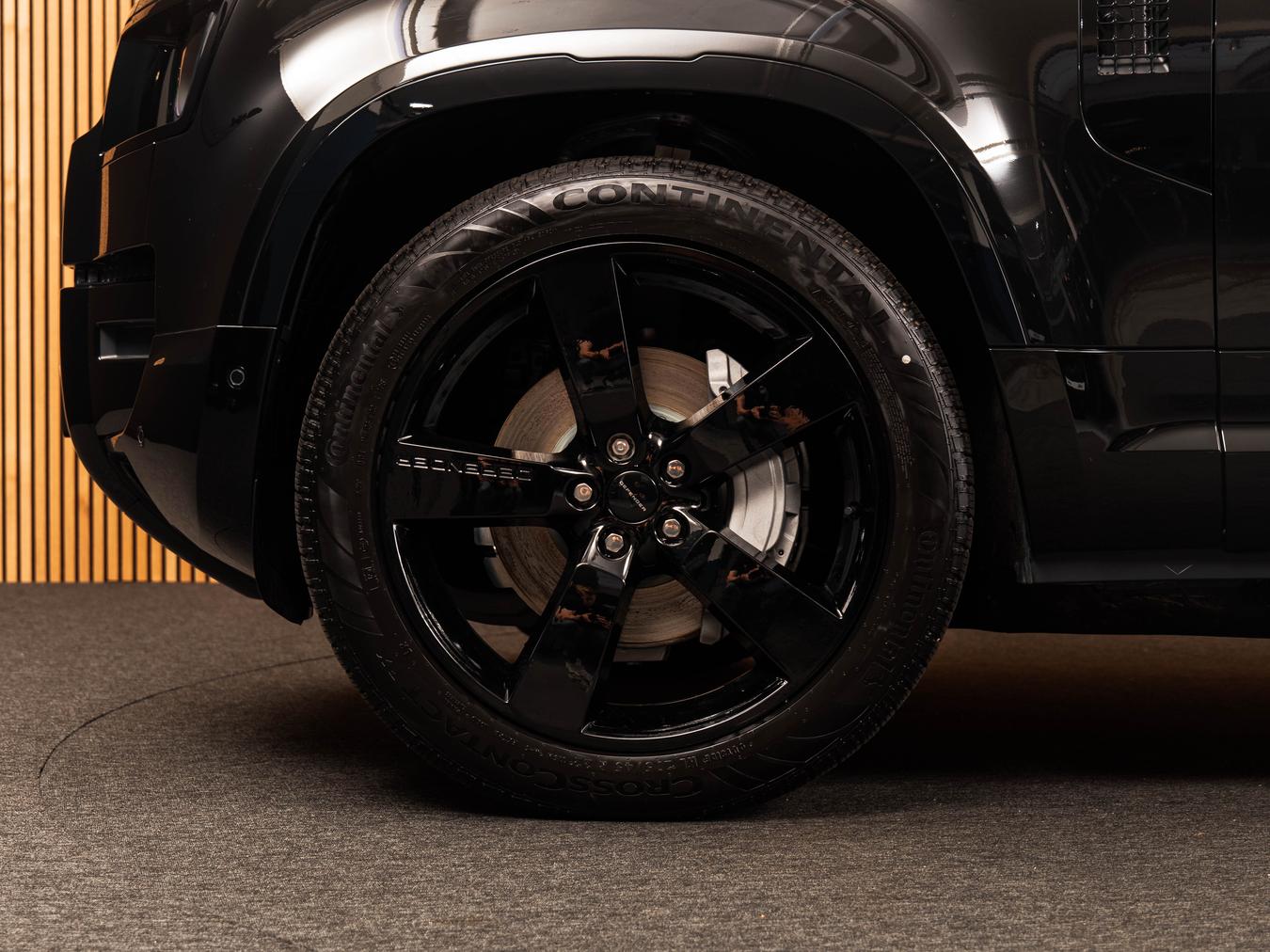 Land Rover Defender 110 X-Dynamic HSE P300e