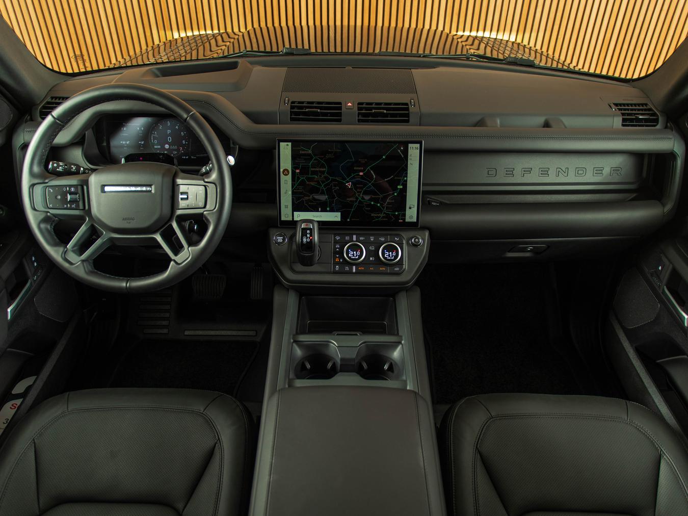 Land Rover Defender 110 X-Dynamic HSE P300e