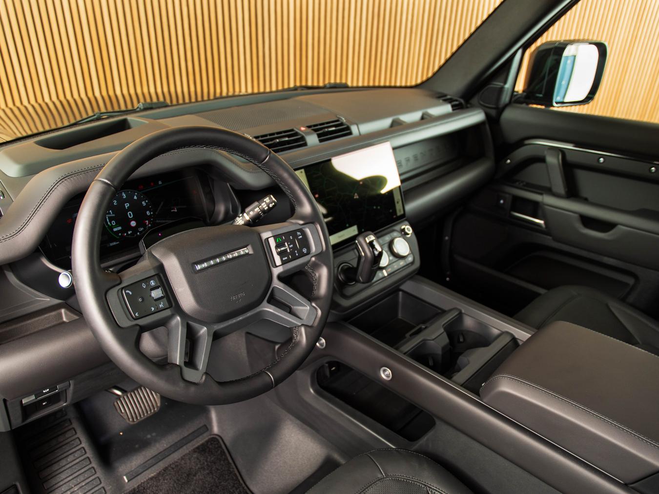Land Rover Defender 110 X-Dynamic HSE P300e