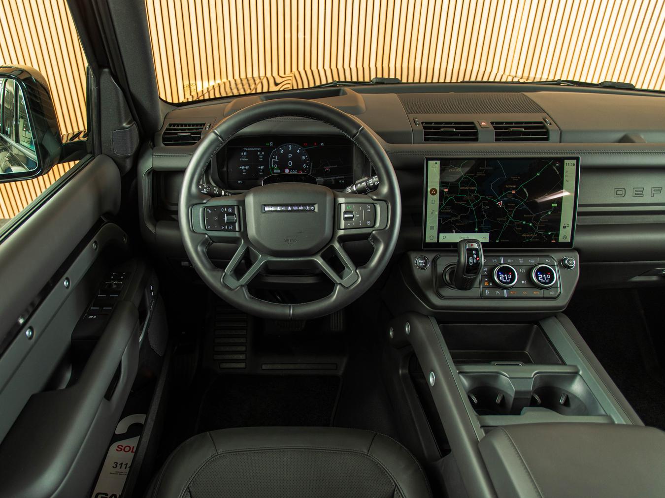 Land Rover Defender 110 X-Dynamic HSE P300e
