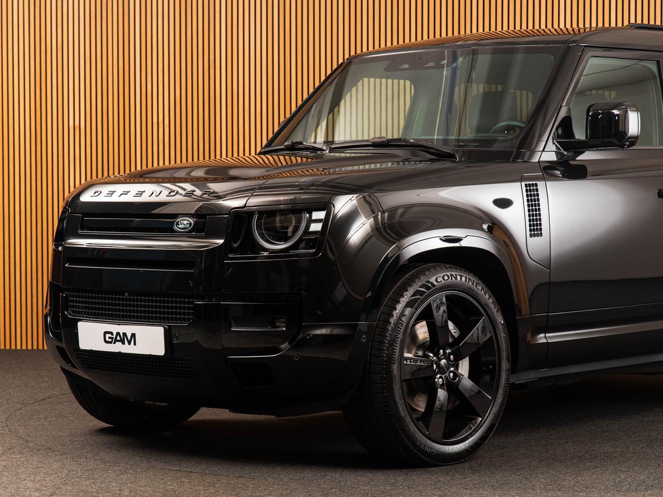 Land Rover Defender 110 X-Dynamic HSE P300e