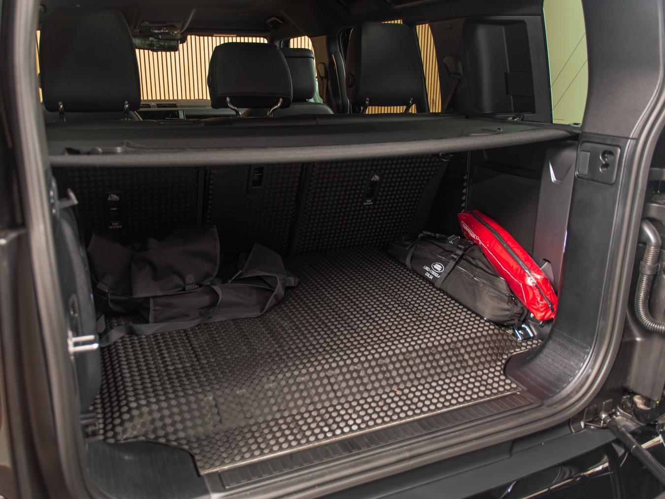 Land Rover Defender 110 X-Dynamic HSE P300e
