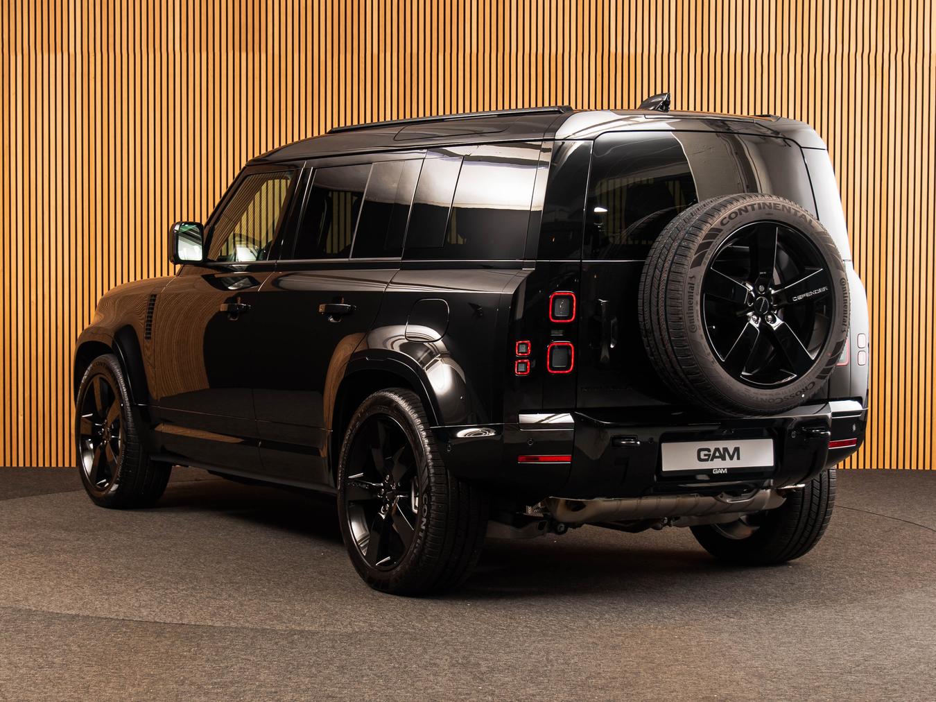 Land Rover Defender 110 X-Dynamic HSE P300e