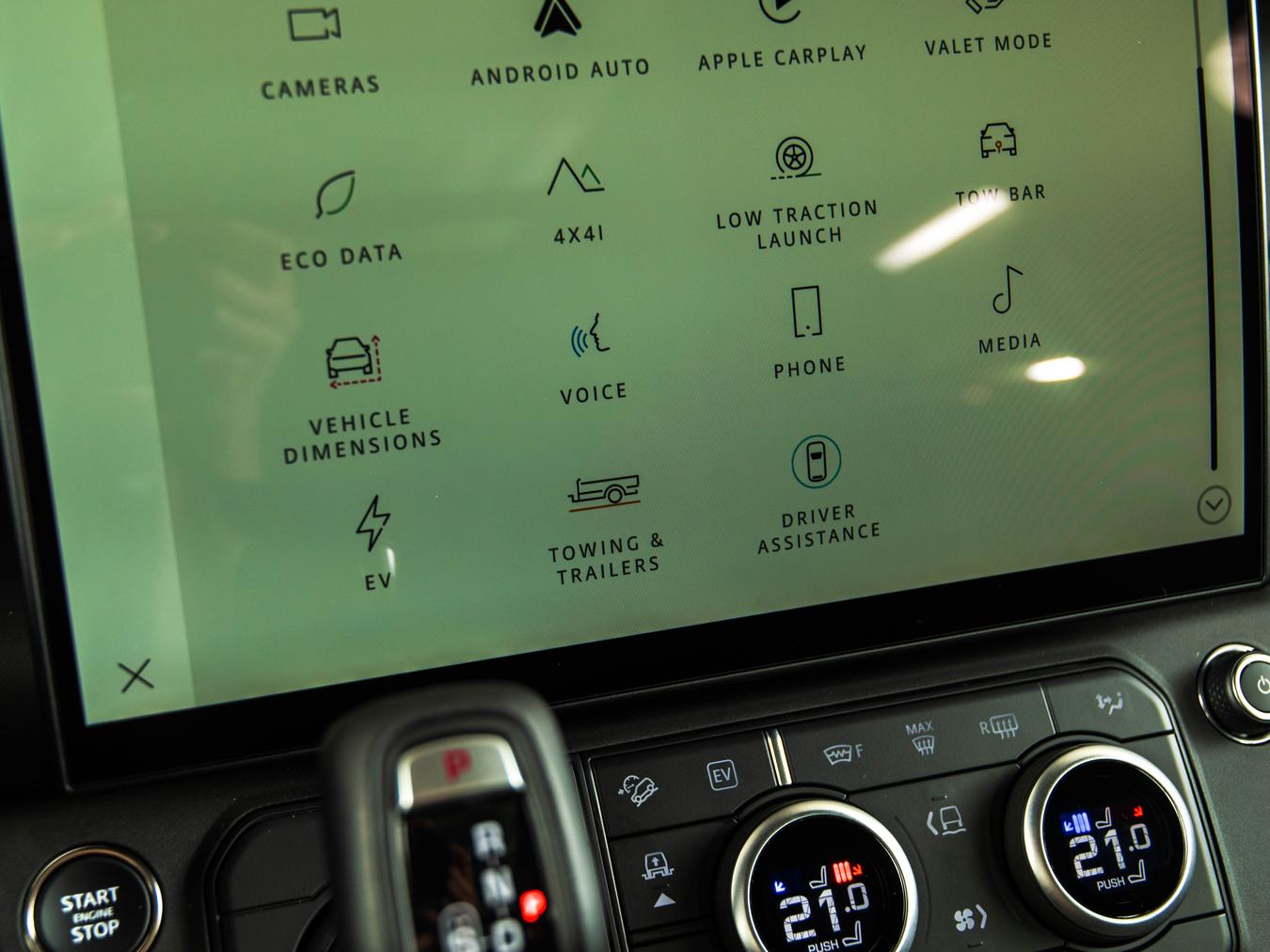 Land Rover Defender 110 X-Dynamic HSE P300e