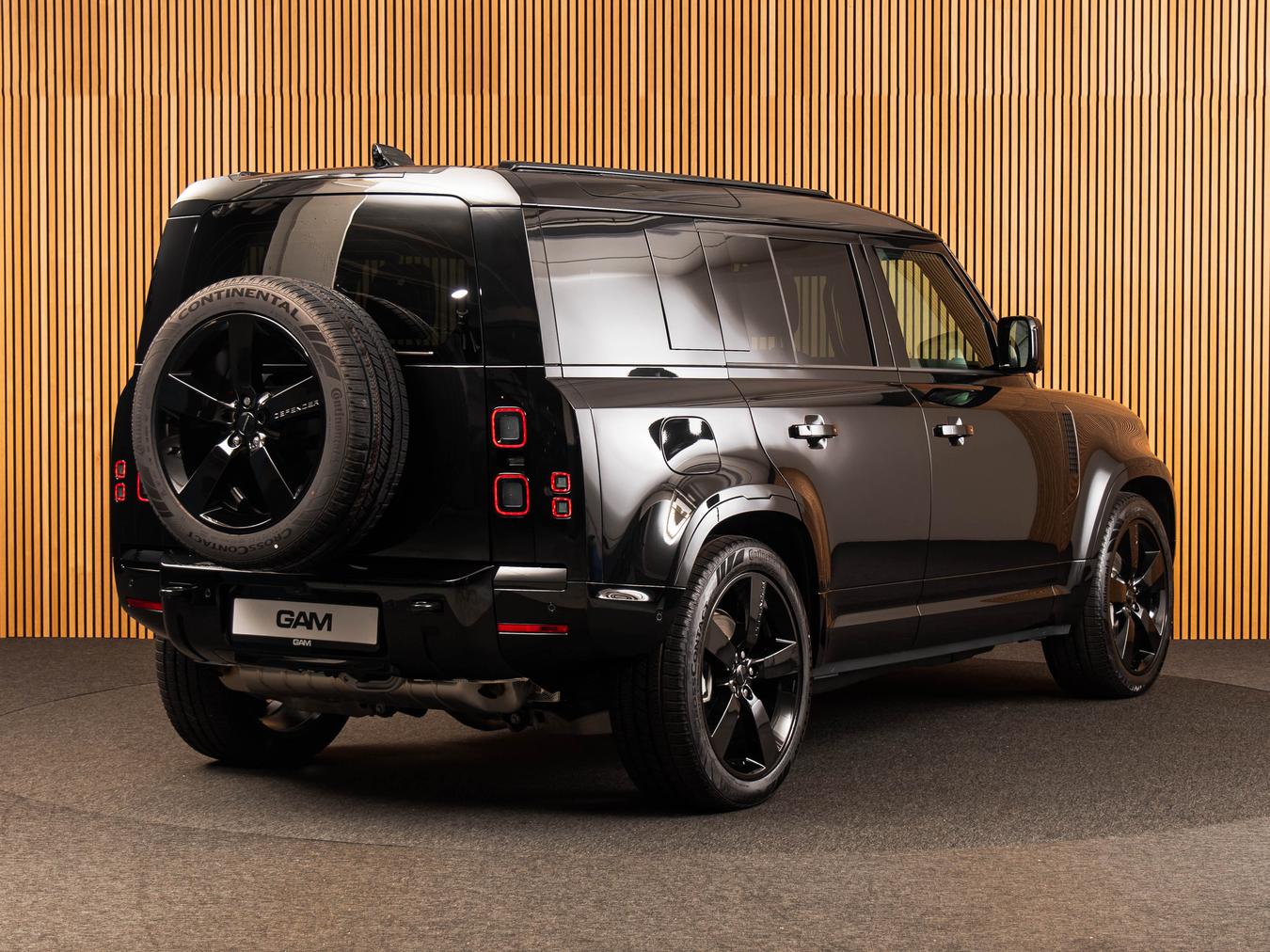 Land Rover Defender 110 X-Dynamic HSE P300e