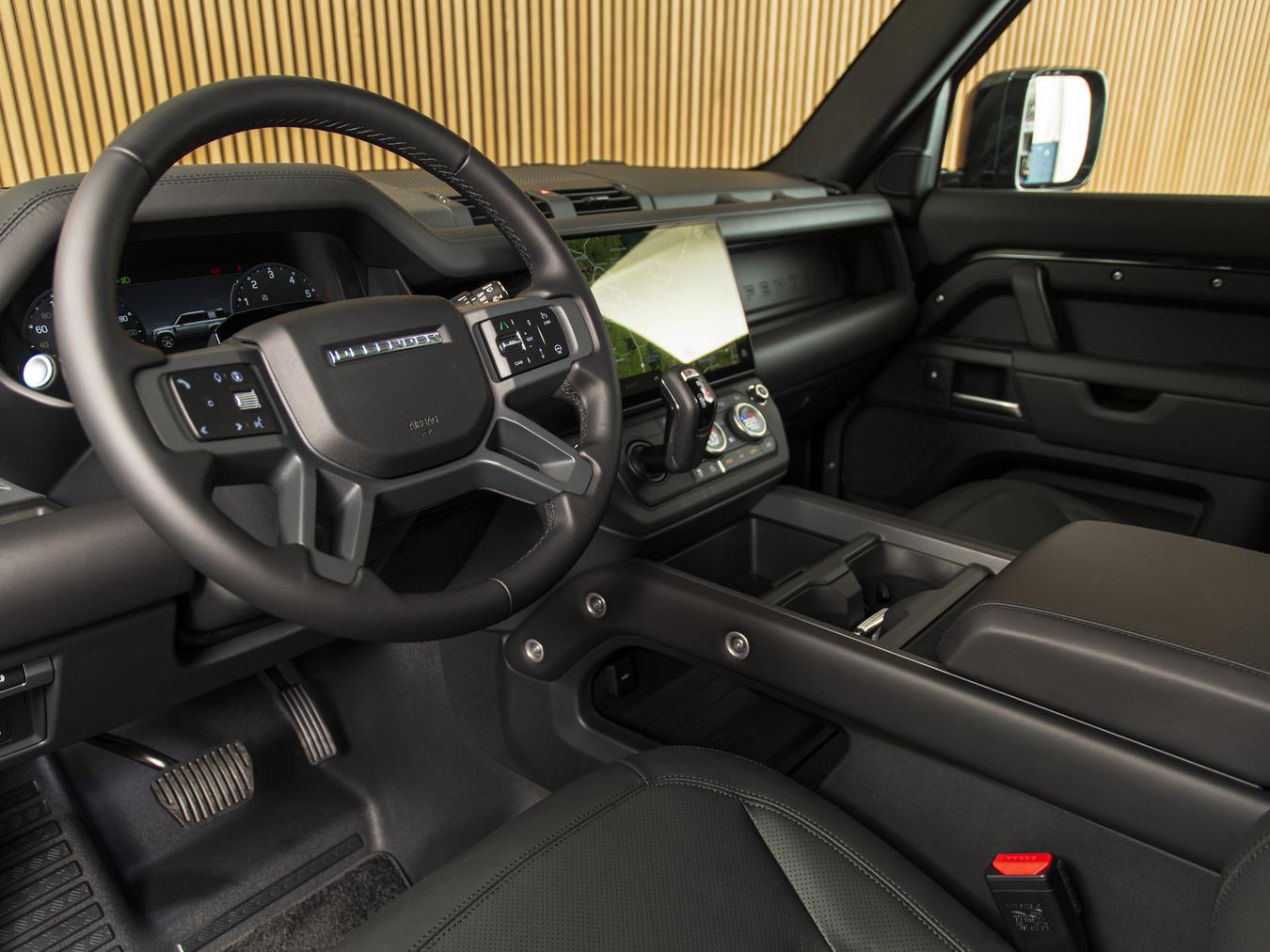 Land Rover Defender 110 X-Dynamic HSE P300e