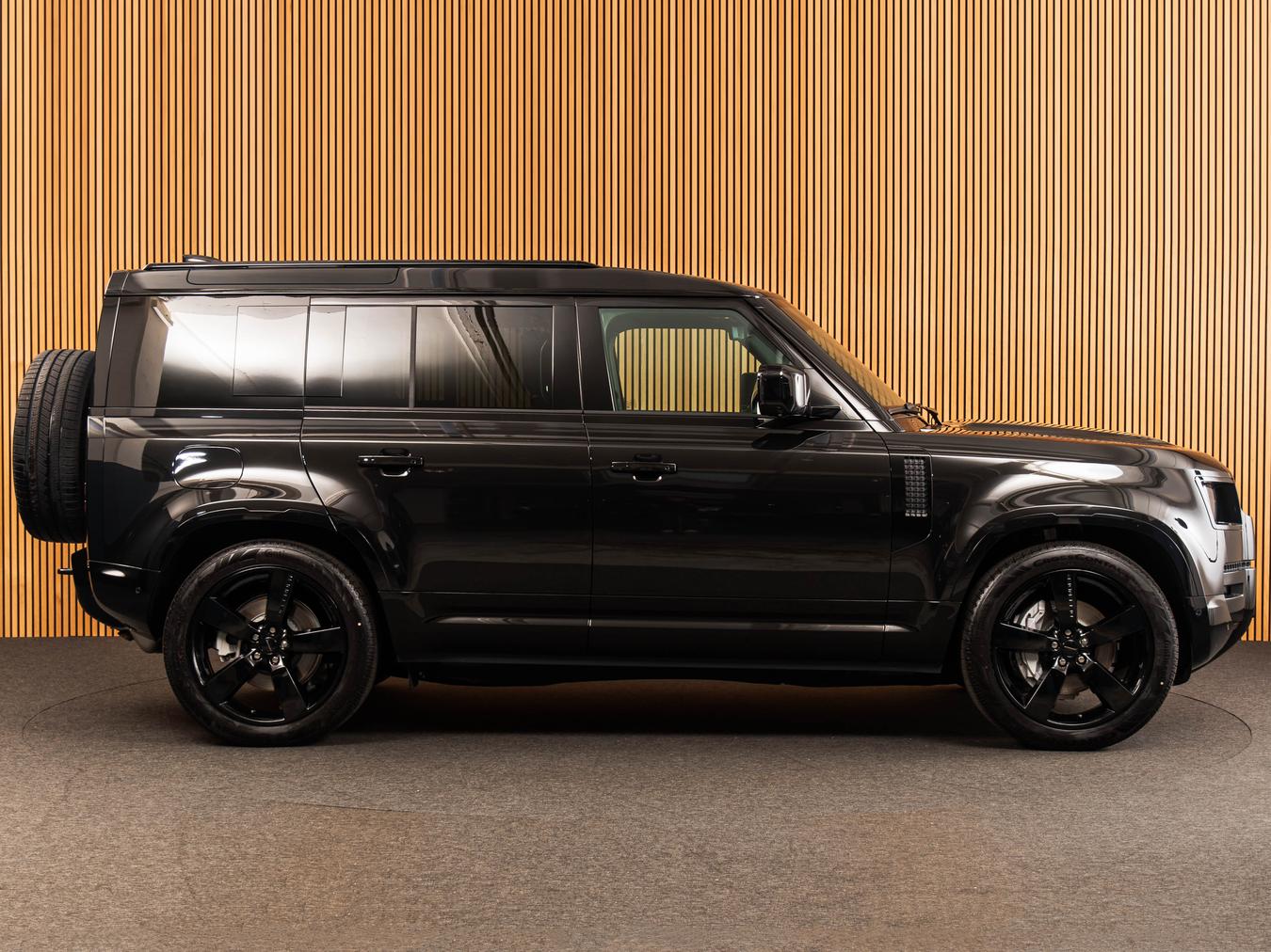 Land Rover Defender 110 X-Dynamic HSE P300e