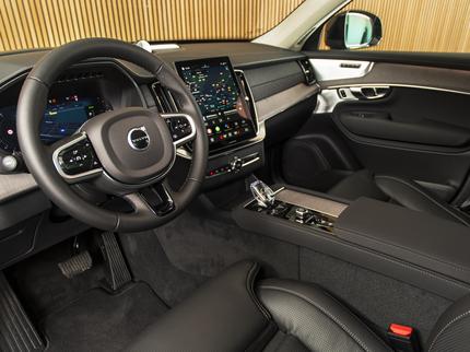 Volvo XC90 T8 AWD Ultra Dark