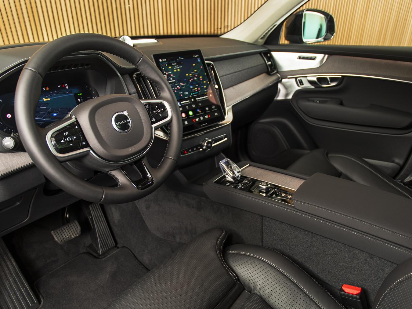 Volvo XC90 T8 AWD Ultra Dark