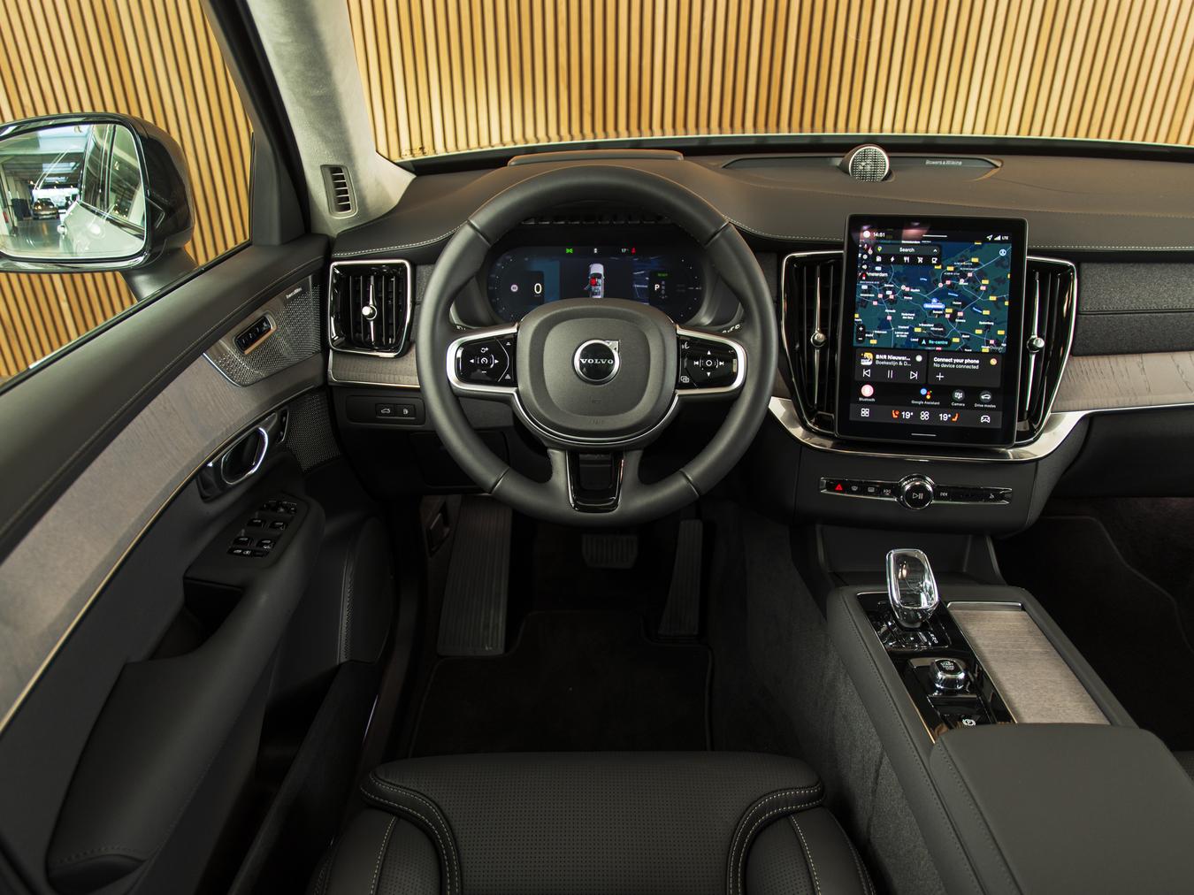 Volvo XC90 T8 Plus Dark