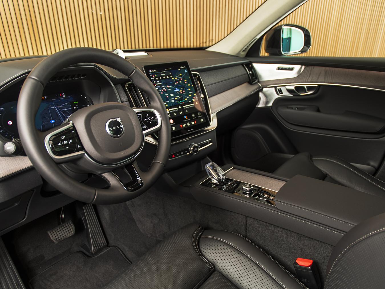 Volvo XC90 T8 Plus Dark