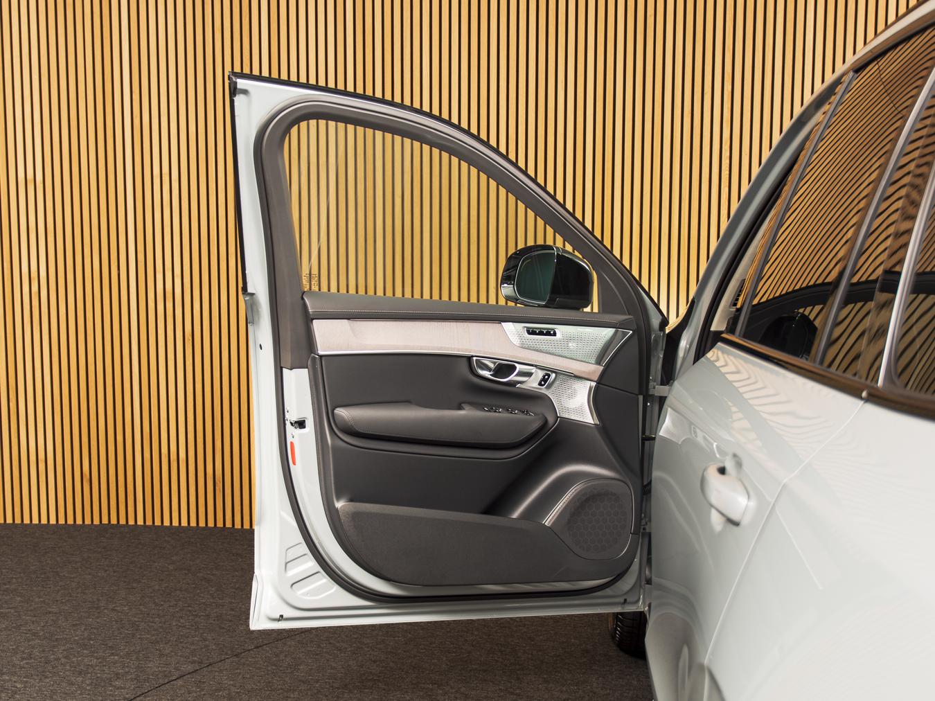 Volvo XC90 T8 Plus Dark