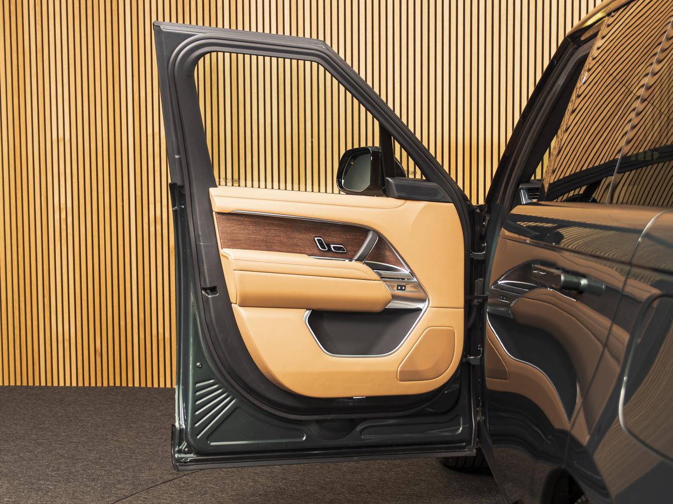 Land Rover Range Rover P460e HSE