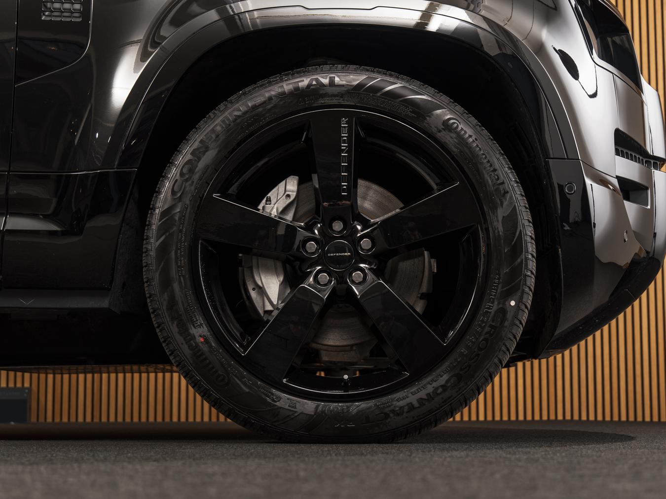 Land Rover Defender 110 X-Dynamic HSE P300e