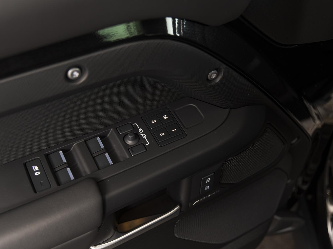 Land Rover Defender 110 X-Dynamic HSE P300e