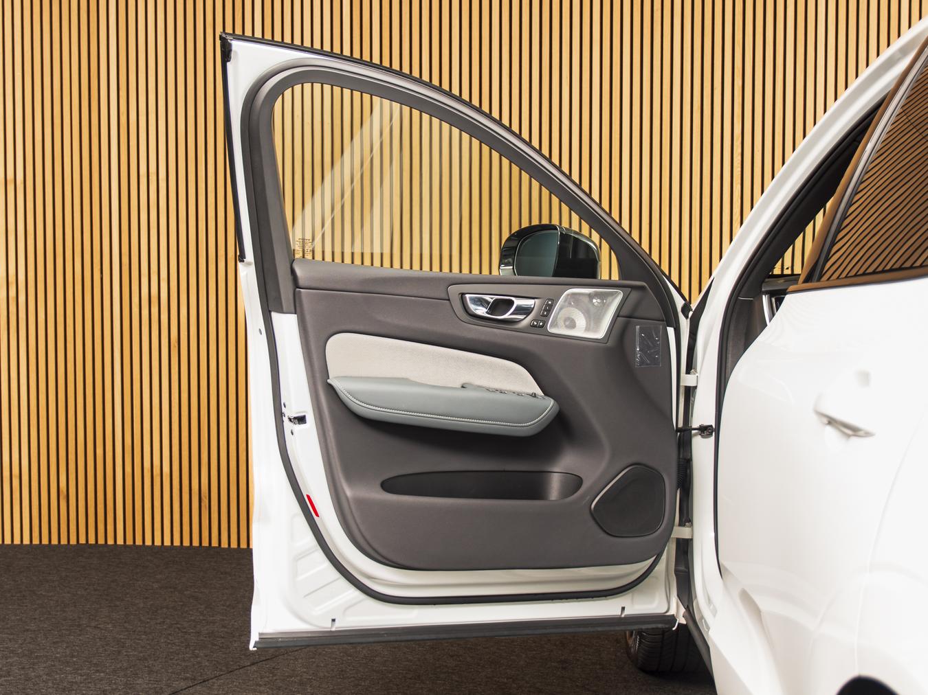 Volvo XC60 2.0 B4 R-Design