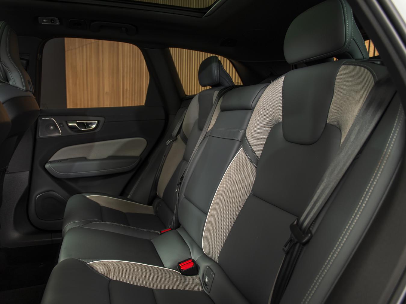 Volvo XC60 2.0 B4 R-Design