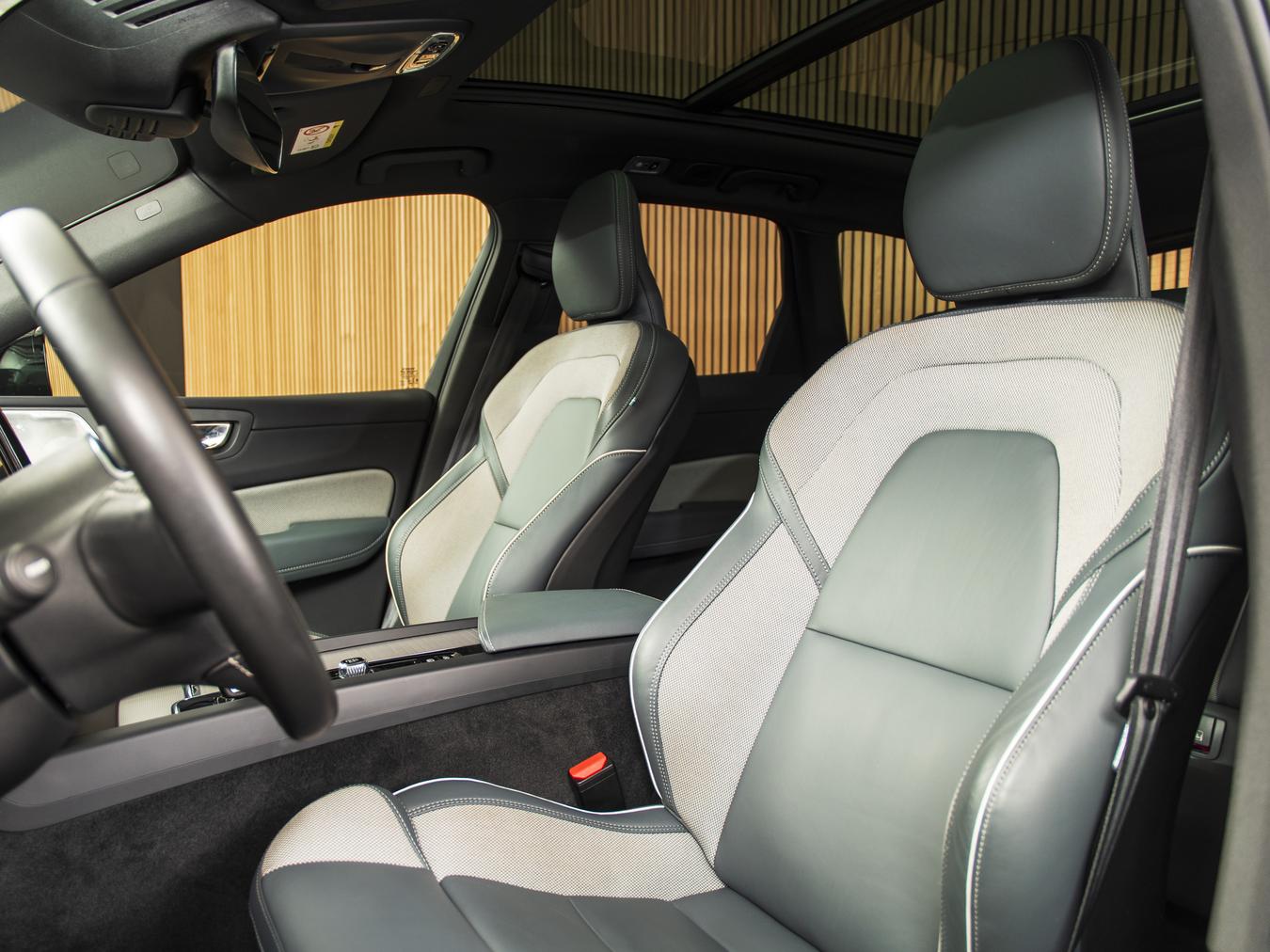 Volvo XC60 2.0 B4 R-Design