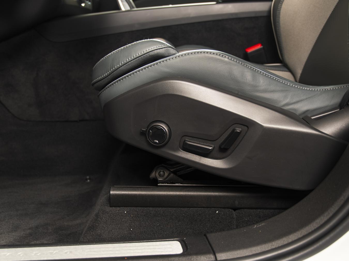 Volvo XC60 2.0 B4 R-Design