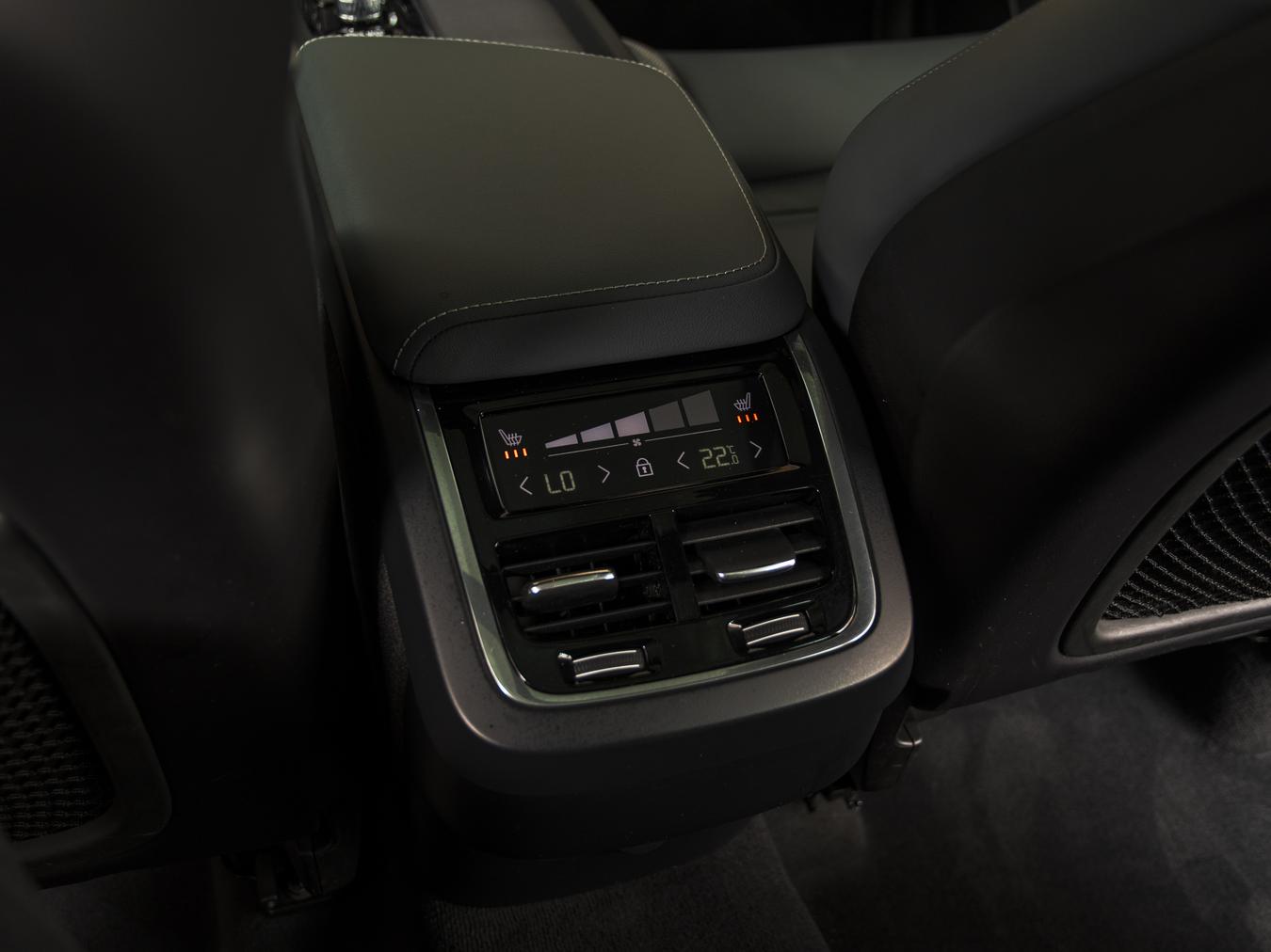 Volvo XC60 2.0 B4 R-Design