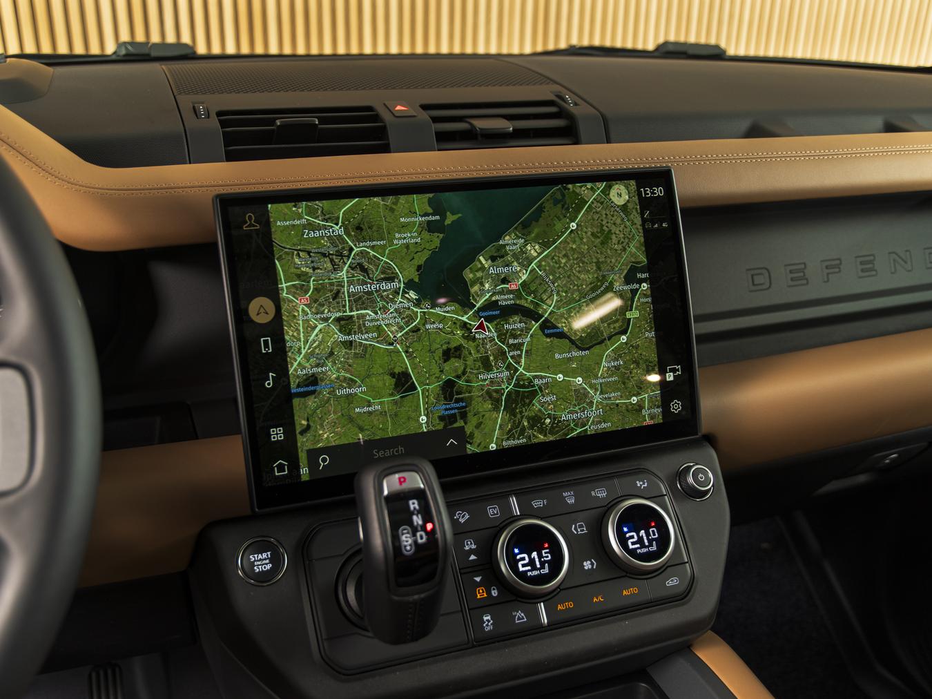 Land Rover Defender 110 X-Dynamic HSE P300e