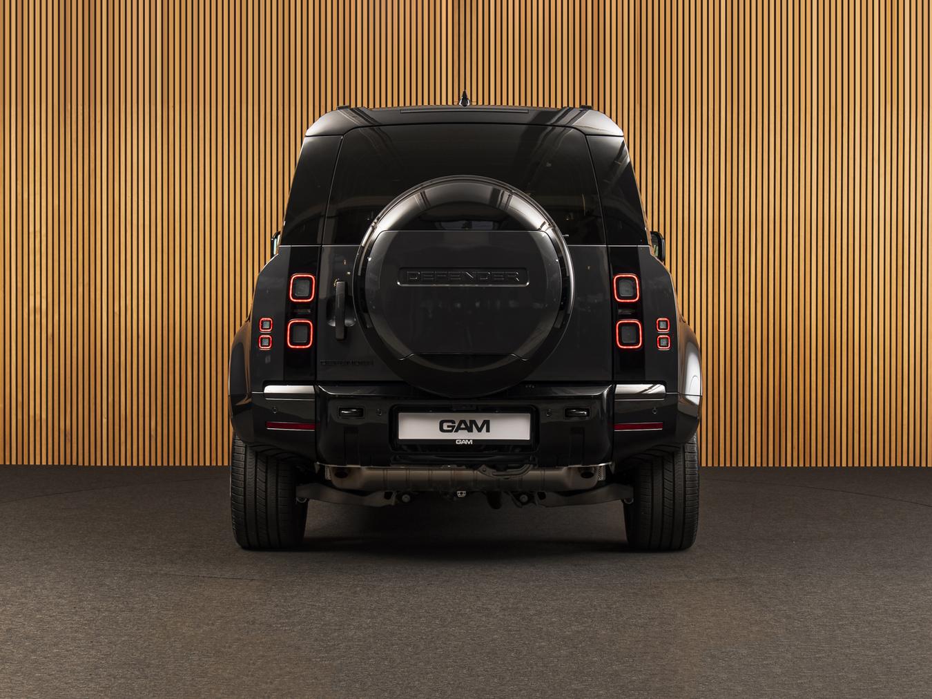 Land Rover Defender 110 X-Dynamic HSE P300e