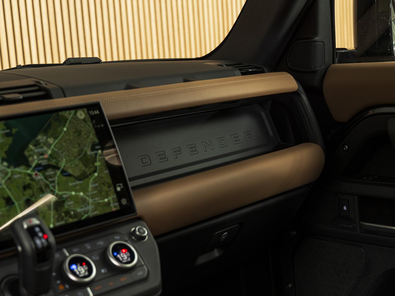 Land Rover Defender 110 X-Dynamic HSE P300e