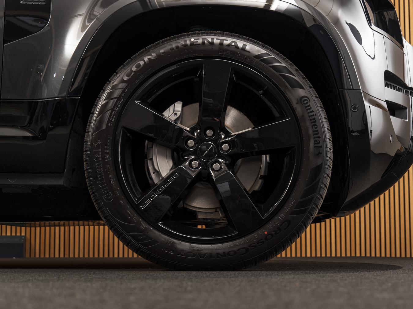 Land Rover Defender 110 X-Dynamic HSE P300e