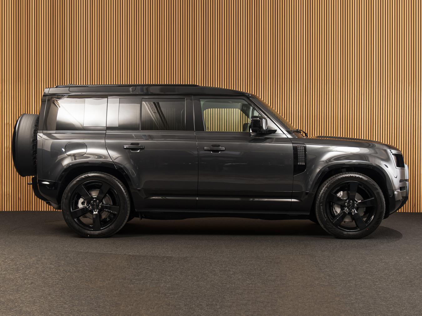 Land Rover Defender 110 X-Dynamic HSE P300e