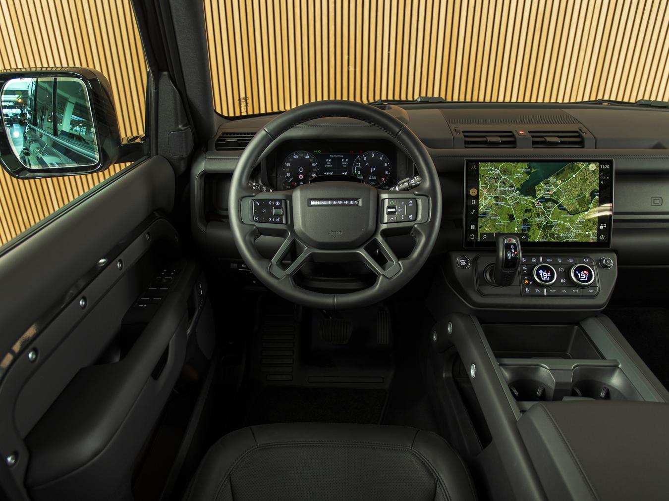 Land Rover Defender 110 X-Dynamic HSE P300e