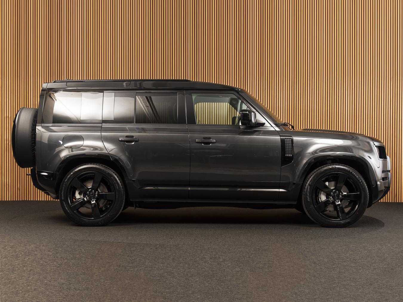 Land Rover Defender 110 X-Dynamic HSE P300e