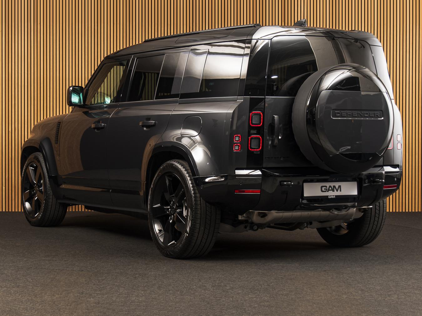 Land Rover Defender 110 X-Dynamic HSE P300e