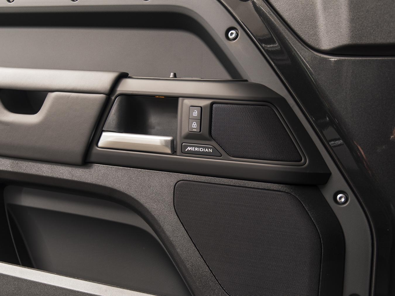 Land Rover Defender 110 X-Dynamic HSE P300e