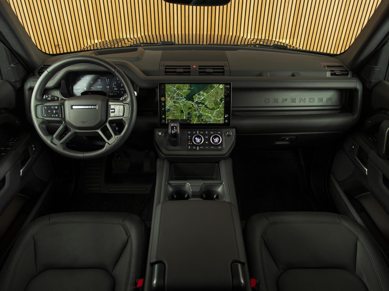 Land Rover Defender 110 X-Dynamic HSE P300e