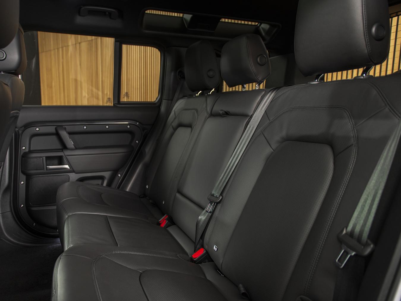 Land Rover Defender 110 X-Dynamic HSE P300e