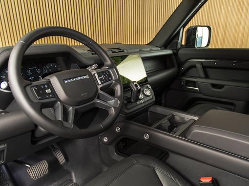 Land Rover Defender 110 X-Dynamic HSE P300e