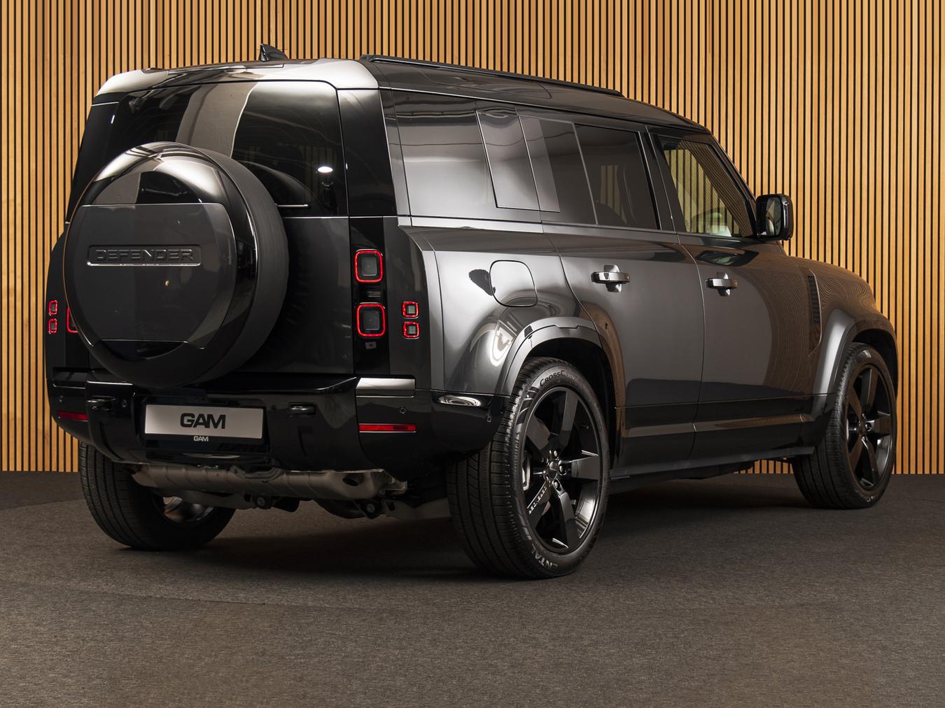 Land Rover Defender 110 X-Dynamic HSE P300e