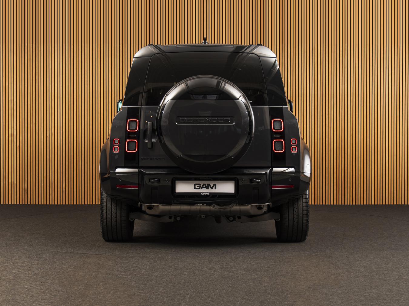 Land Rover Defender 110 X-Dynamic HSE P300e