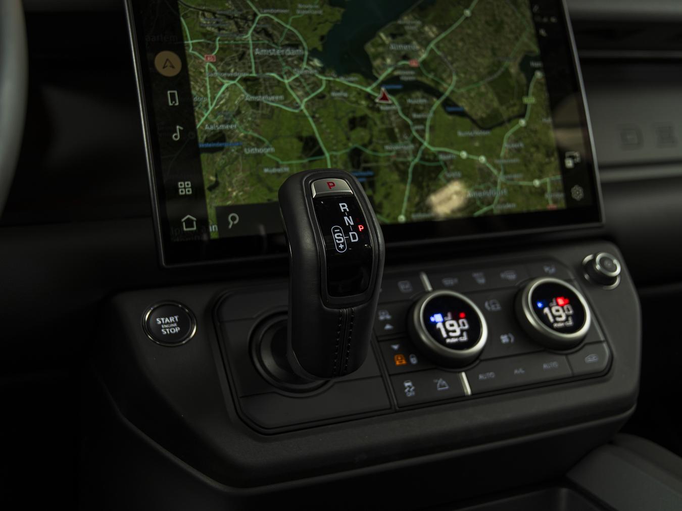 Land Rover Defender 110 X-Dynamic HSE P300e