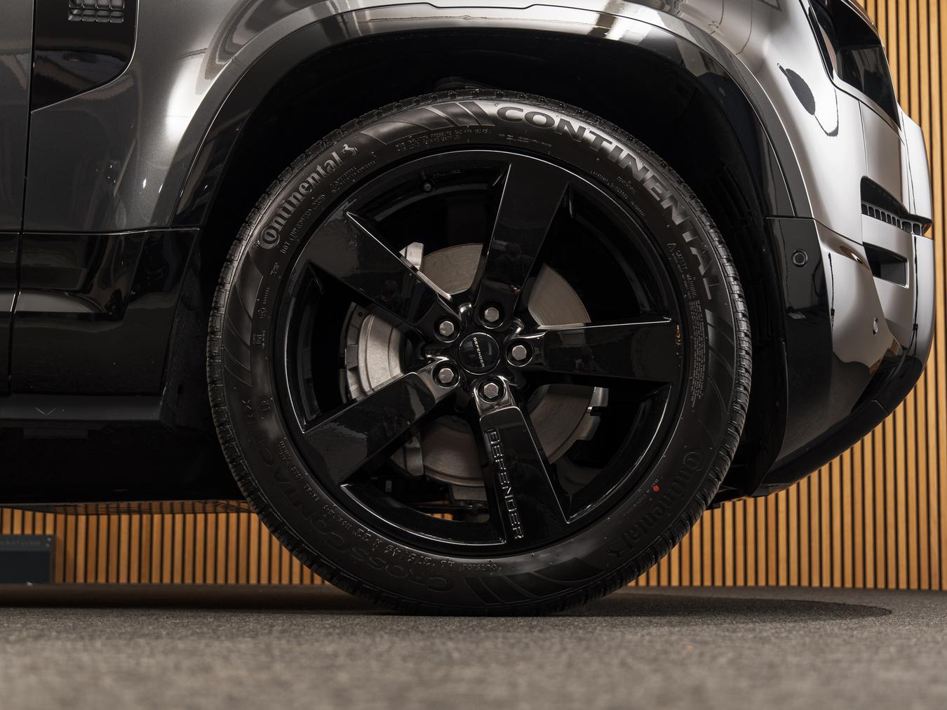 Land Rover Defender 110 X-Dynamic HSE P300e