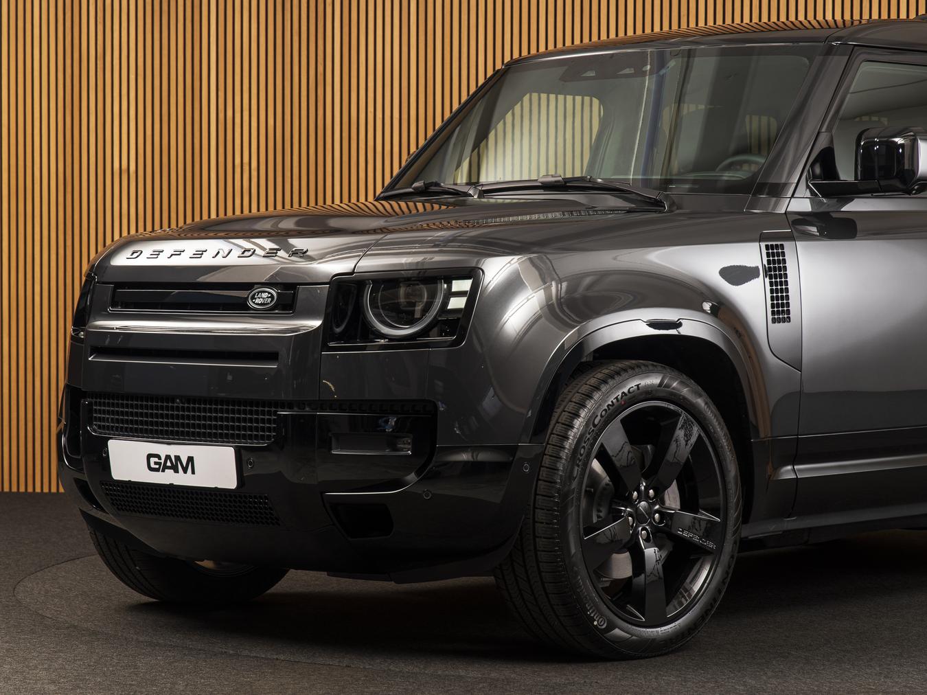 Land Rover Defender 110 X-Dynamic HSE P300e