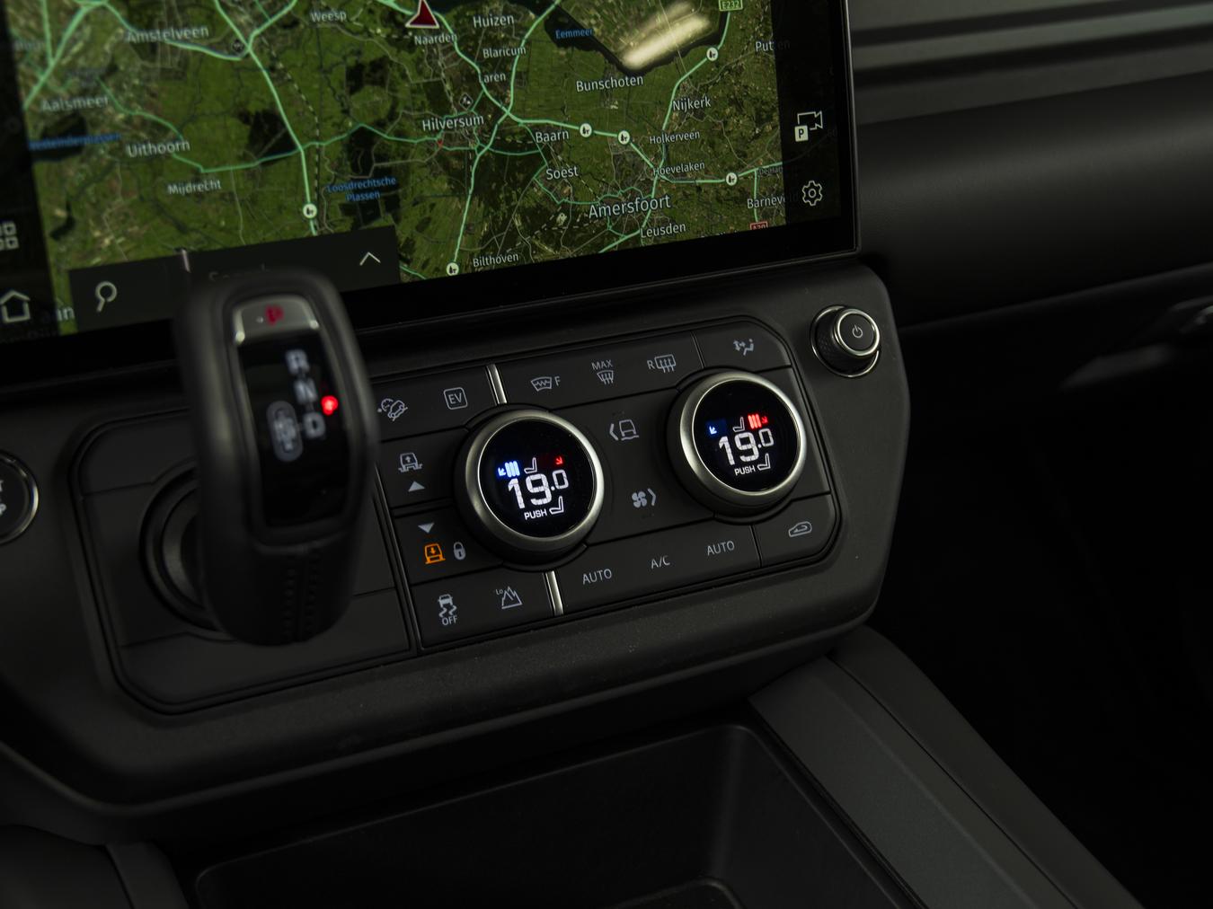 Land Rover Defender 110 X-Dynamic HSE P300e