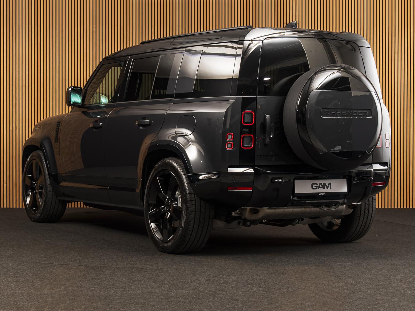 Land Rover Defender 110 X-Dynamic HSE P300e