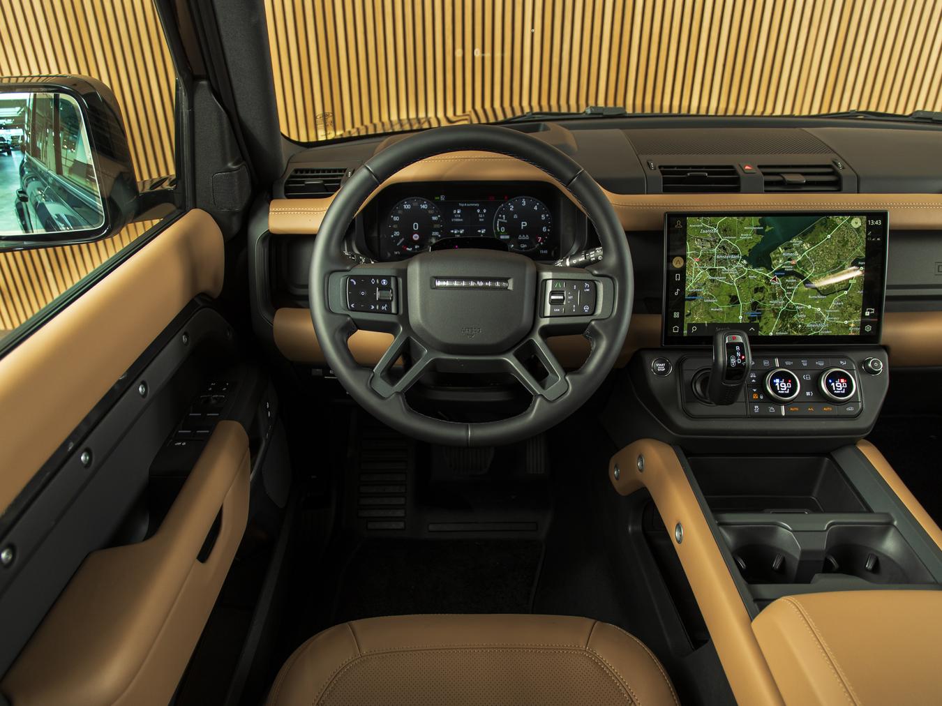 Land Rover Defender 110 X-Dynamic HSE P300e