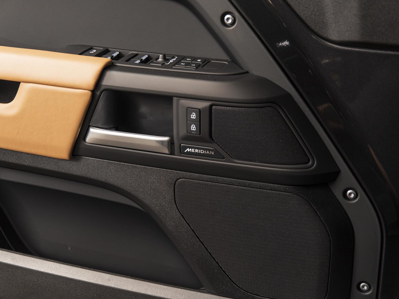 Land Rover Defender 110 X-Dynamic HSE P300e