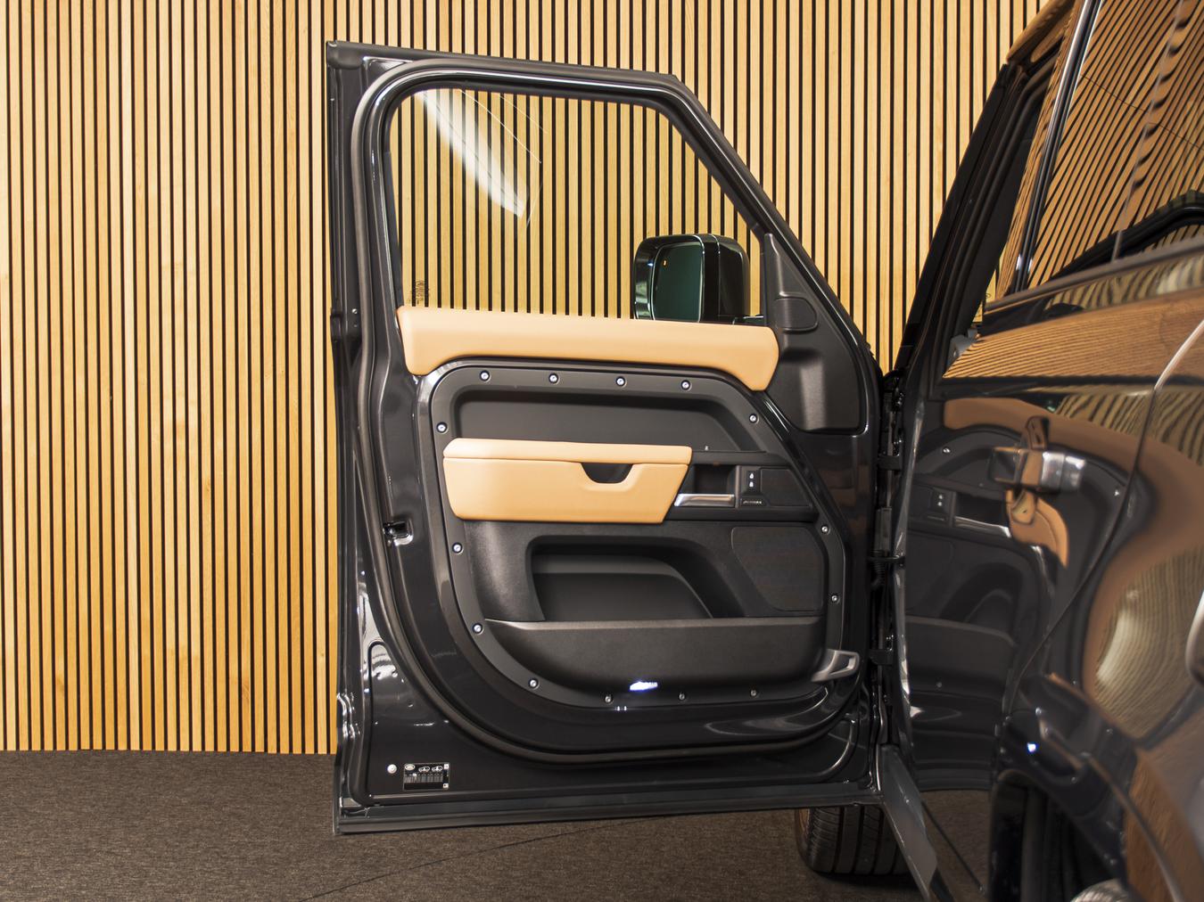 Land Rover Defender 110 X-Dynamic HSE P300e