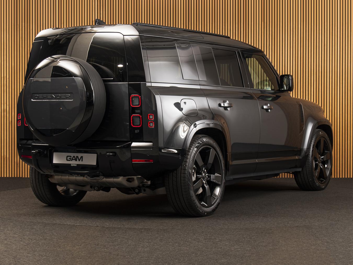 Land Rover Defender 110 X-Dynamic HSE P300e