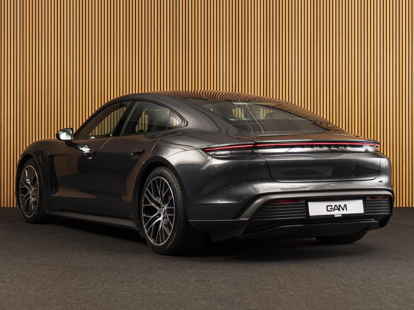 Porsche Taycan Performance 84 kWh