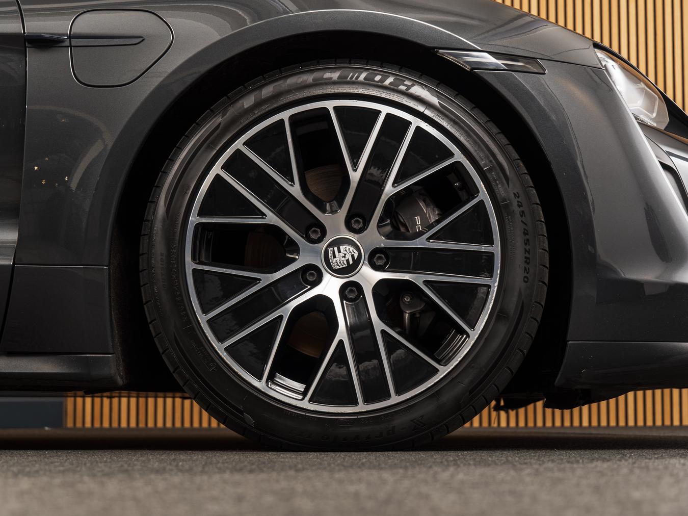 Porsche Taycan Performance 84 kWh