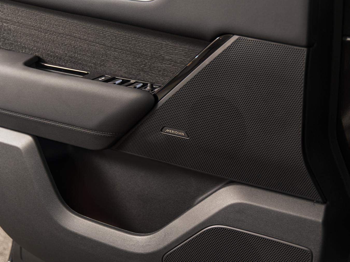 Land Rover Range Rover Velar R-DYNAMIC SE P400e